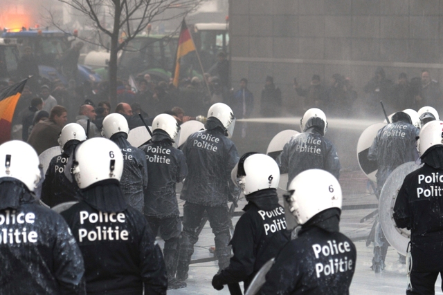 LAIT MANIF Parlement EMB 26 avril12